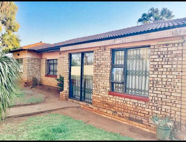 4 BEDROOM HOUSE FOR SALE IN VANDERBIJLPARK CW 2